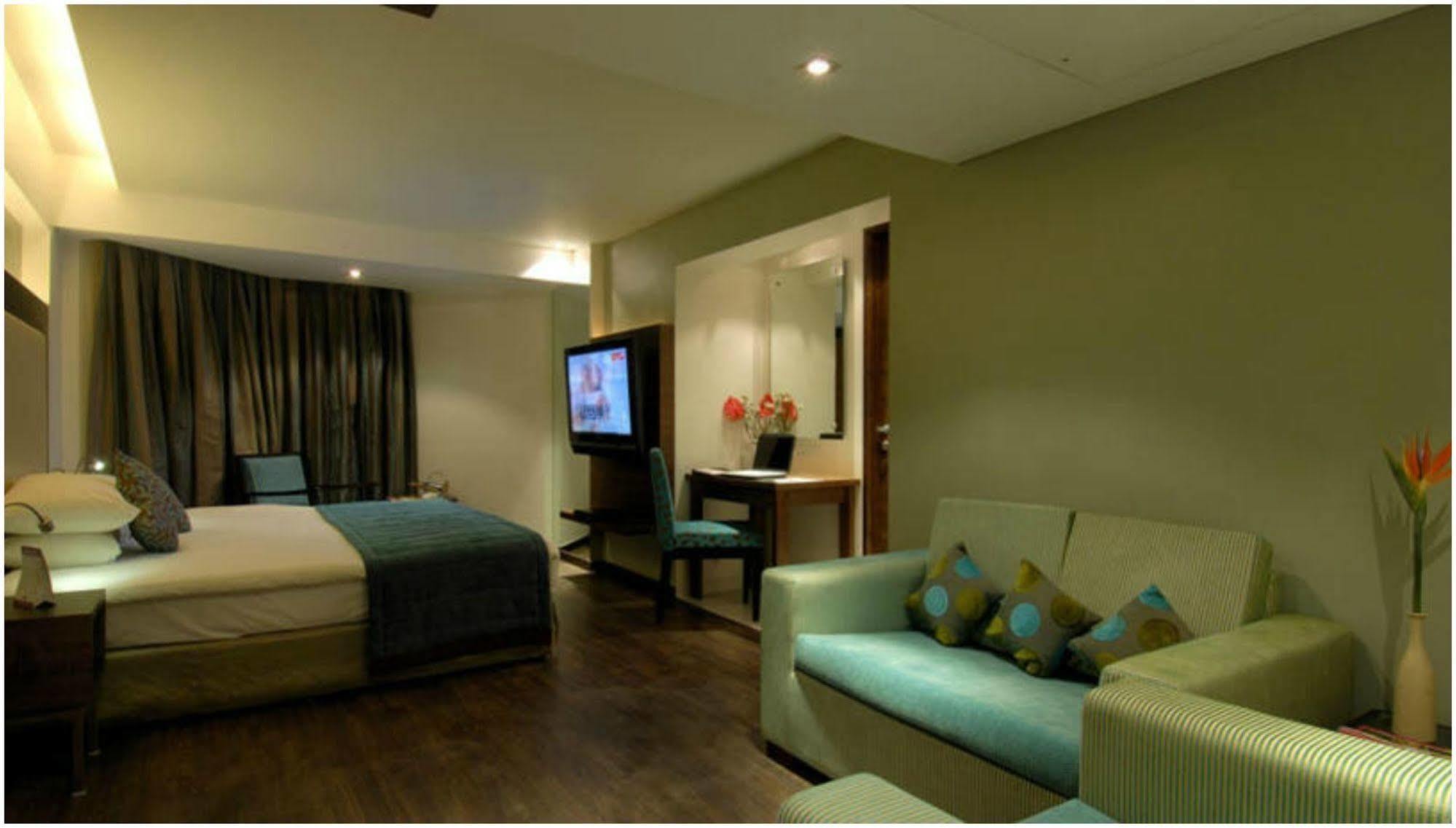 Ramee Guestline Hotel Juhu Mumbai Oda fotoğraf