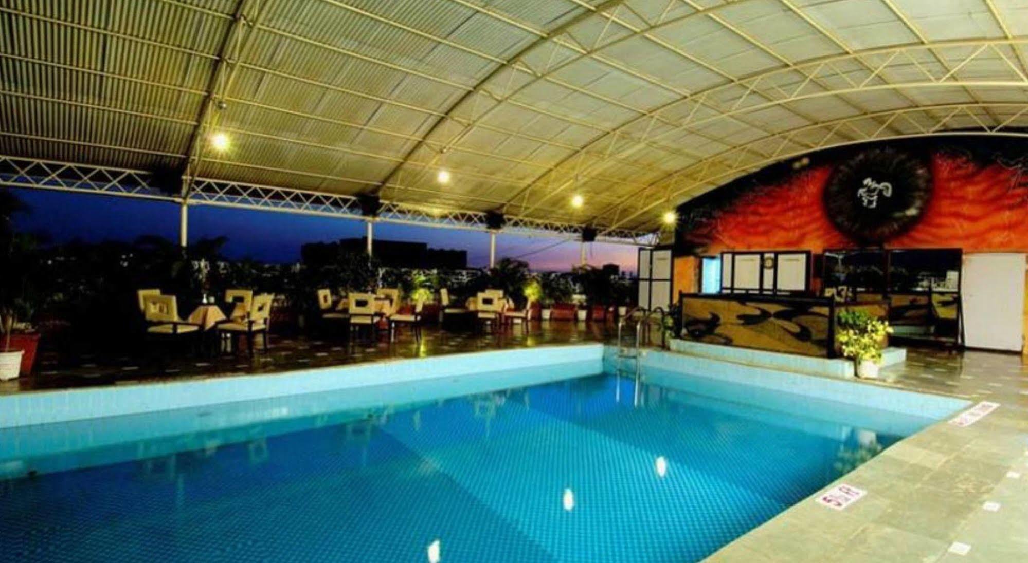 Ramee Guestline Hotel Juhu Mumbai Dış mekan fotoğraf